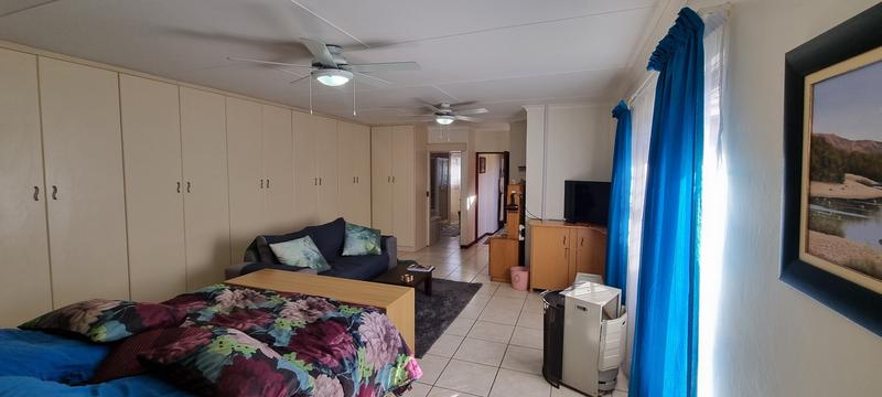 4 Bedroom Property for Sale in Fraaiuitsig Western Cape